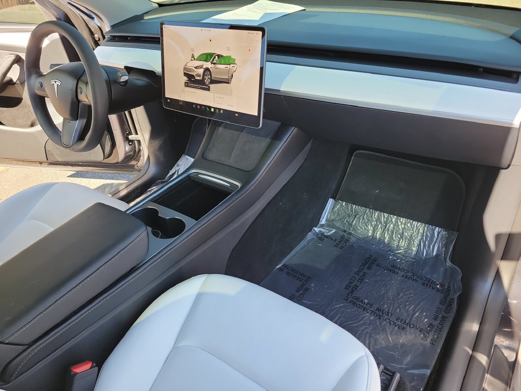 Used 2024 Tesla Model Y 2WD image 15