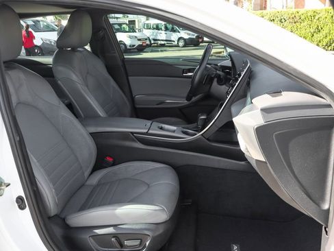 Used 2020 Toyota Avalon XSE FWD image 42