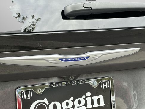 Used 2019 Chrysler Pacifica Touring-L Plus w/ Tire & Wheel Group image 31