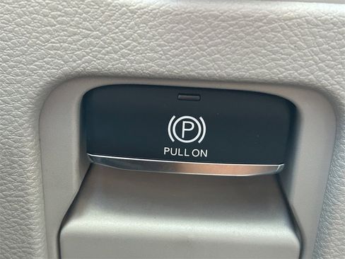 Used 2024 Jeep Wagoneer Series II w/ Flexible Seating Group image 21