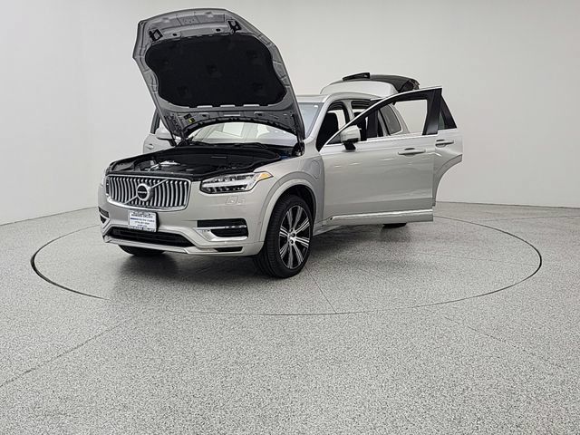 Certified 2025 Volvo XC90 T8 Plus w/ Protection Package Premier AWD/4WD image 9