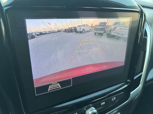 Used 2021 Chevrolet Traverse LT image 19