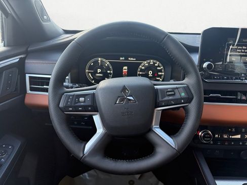 New 2025 Mitsubishi Outlander SEL image 14