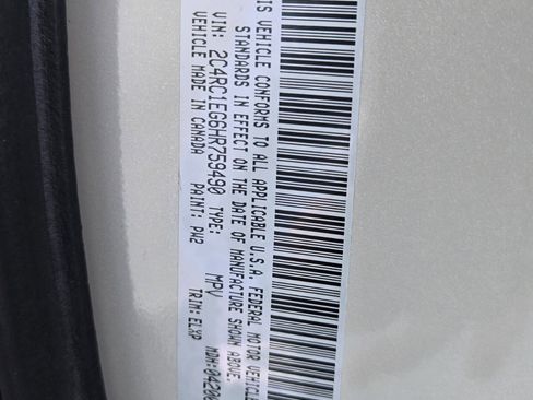 Used 2017 Chrysler Pacifica Touring-L Plus w/ Advanced Safetytec Group image 32