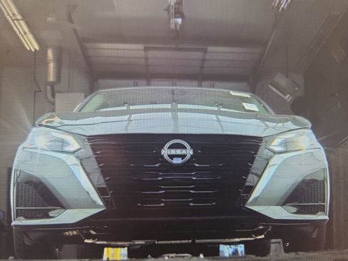 Used 2025 Nissan Altima 2.5 SV FWD image 17