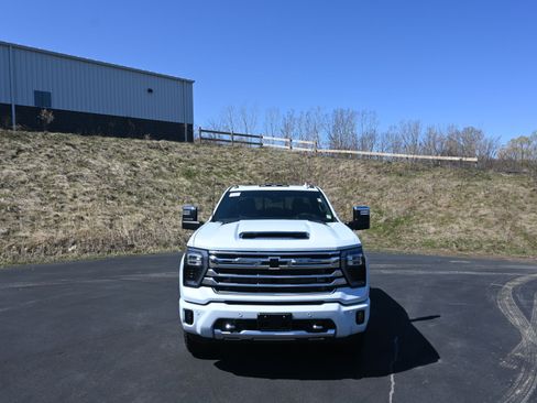 New 2026 Chevrolet Silverado 3500 High Country w/ High Country Premium Package AWD/4WD image 3