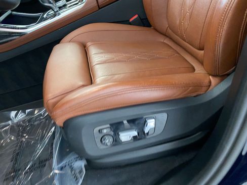 Used 2022 BMW X7 M50i w/ Dynamic Handling Package image 12