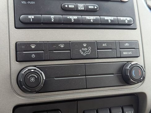 Used 2016 Ford F250 XLT w/ XLT Premium Package image 17