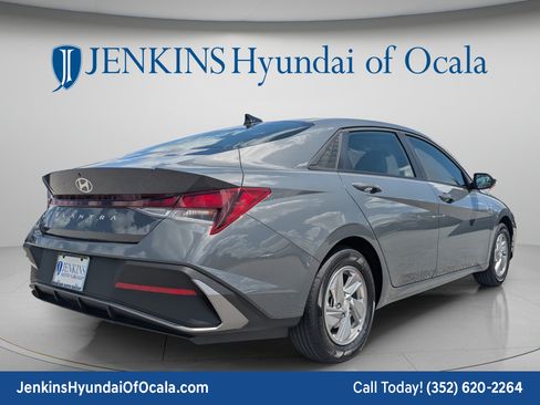 New 2026 Hyundai Elantra SE FWD image 3