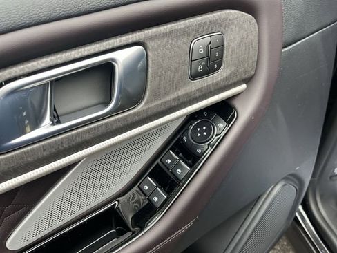 New 2026 Ford Explorer Platinum w/ LUX Leather Package image 17