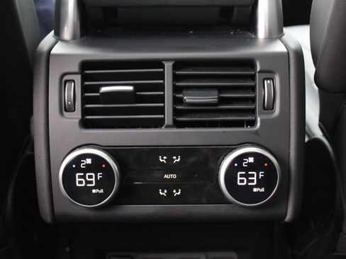 Certified 2025 Land Rover Discovery Dynamic SE image 33