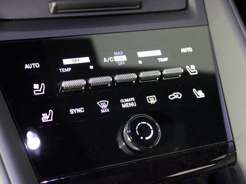 Used 2025 Porsche Macan 4 Electric image 33