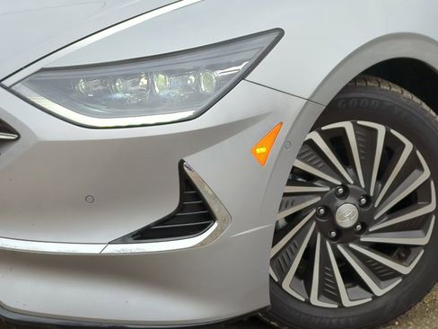 Certified 2023 Hyundai Sonata Limited w/ Cargo Package image 22