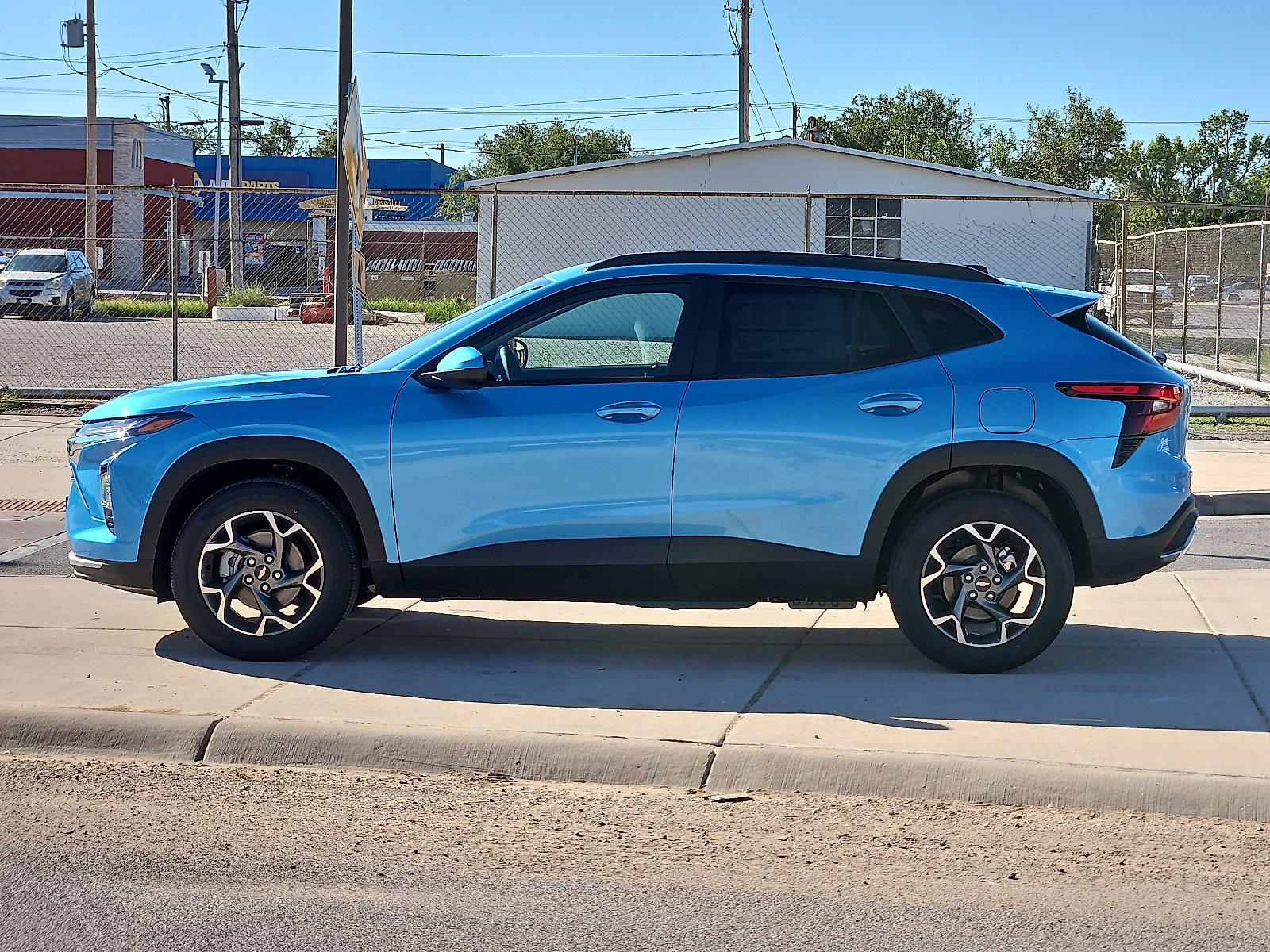 New 2026 Chevrolet Trax LT w/ LT Convenience Package FWD image 2
