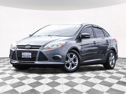 Used 2014 Ford Focus SE FWD image 2