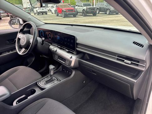 Used 2025 Hyundai Kona SEL AWD/4WD image 30