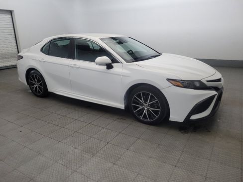 Used 2022 Toyota Camry SE image 11