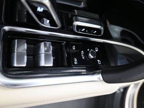 Used 2024 Land Rover Range Rover Autobiography image 26