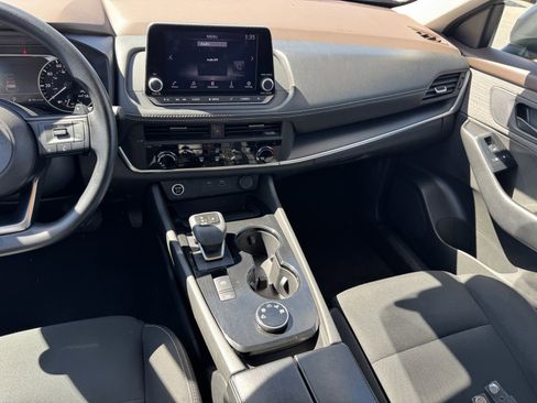 Used 2023 Nissan Rogue S image 15