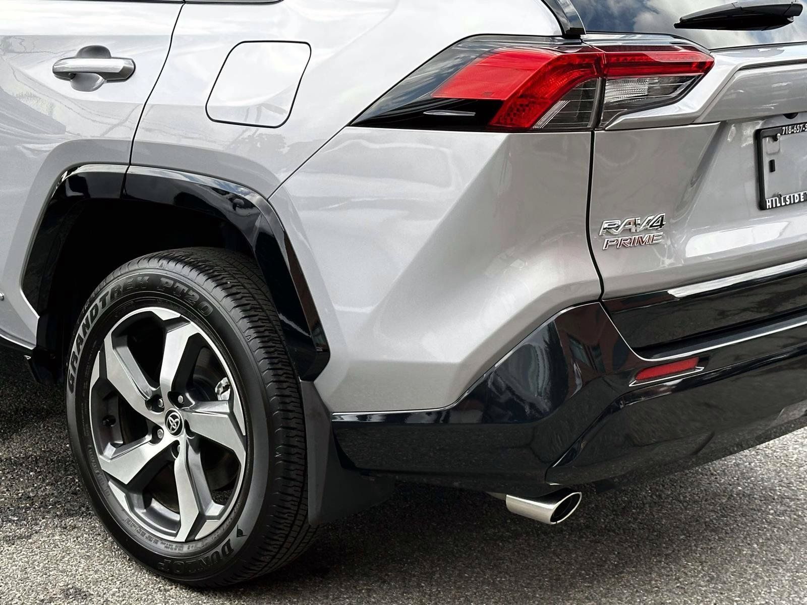 Used 2024 Toyota RAV4 SE w/ Weather & Moonroof Package AWD/4WD image 10