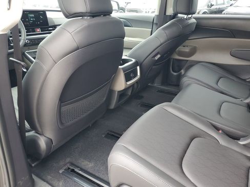 New 2026 Kia Carnival FWD image 21