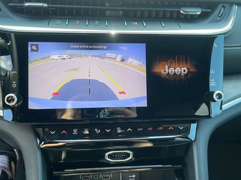 New 2026 Jeep Grand Cherokee L 4WD image 18