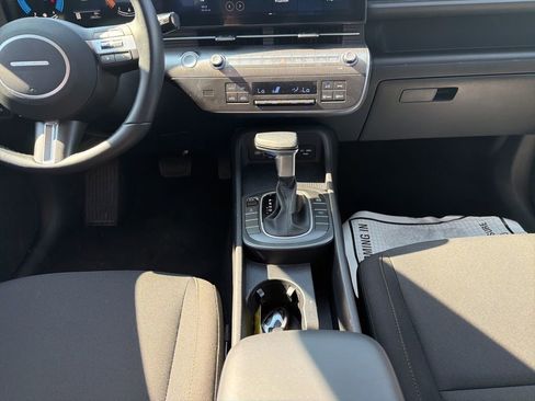 Used 2025 Hyundai Kona SEL image 16