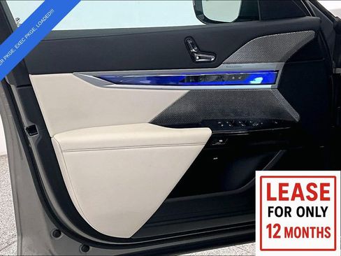 Used 2023 BMW 740i image 24