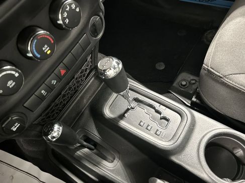Used 2018 Jeep Wrangler Unlimited Sport AWD/4WD image 16