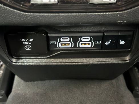 Used 2023 Jeep Grand Cherokee Overland AWD/4WD image 12