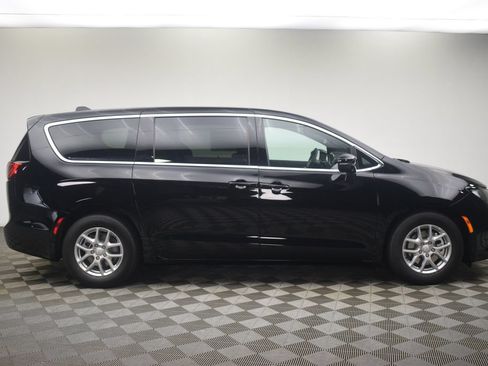 New 2027 Chrysler Pacifica LX FWD image 3
