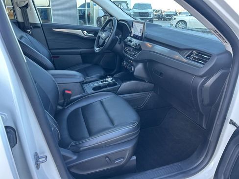 Used 2022 Ford Escape Titanium w/ Class II Trailer Tow Package image 10