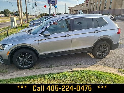 Used 2024 Volkswagen Tiguan SE FWD image 3