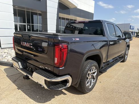 Used 2023 GMC Sierra 1500 SLT AWD/4WD image 3