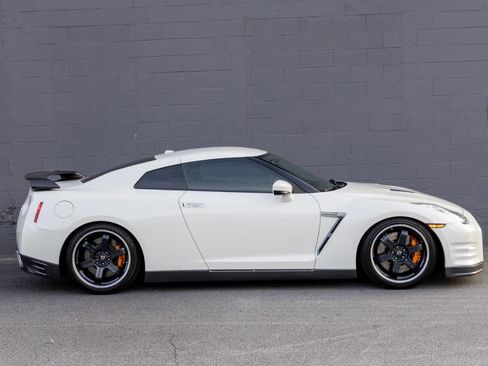 Used 2014 Nissan GT-R Black Edition image 7