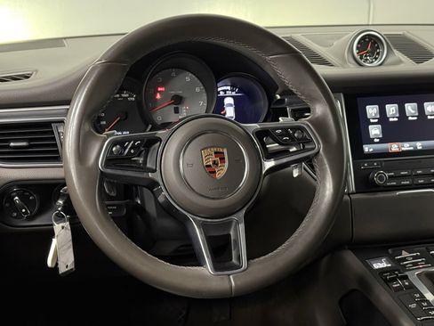 Used 2017 Porsche Macan S image 35