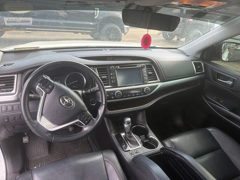 Used 2019 Toyota Highlander XLE AWD/4WD image 8