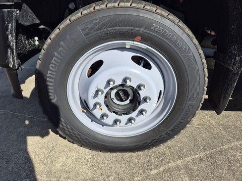 New 2026 Ford F550 4x4 Crew Cab image 3