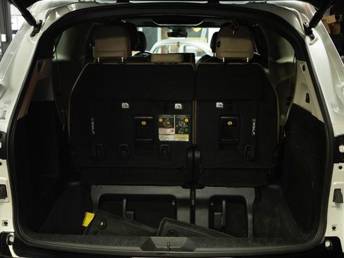Used 2023 Toyota Sienna Limited AWD/4WD image 7