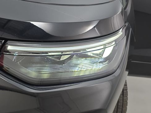 New 2026 Volkswagen Tiguan SEL R-Line image 31