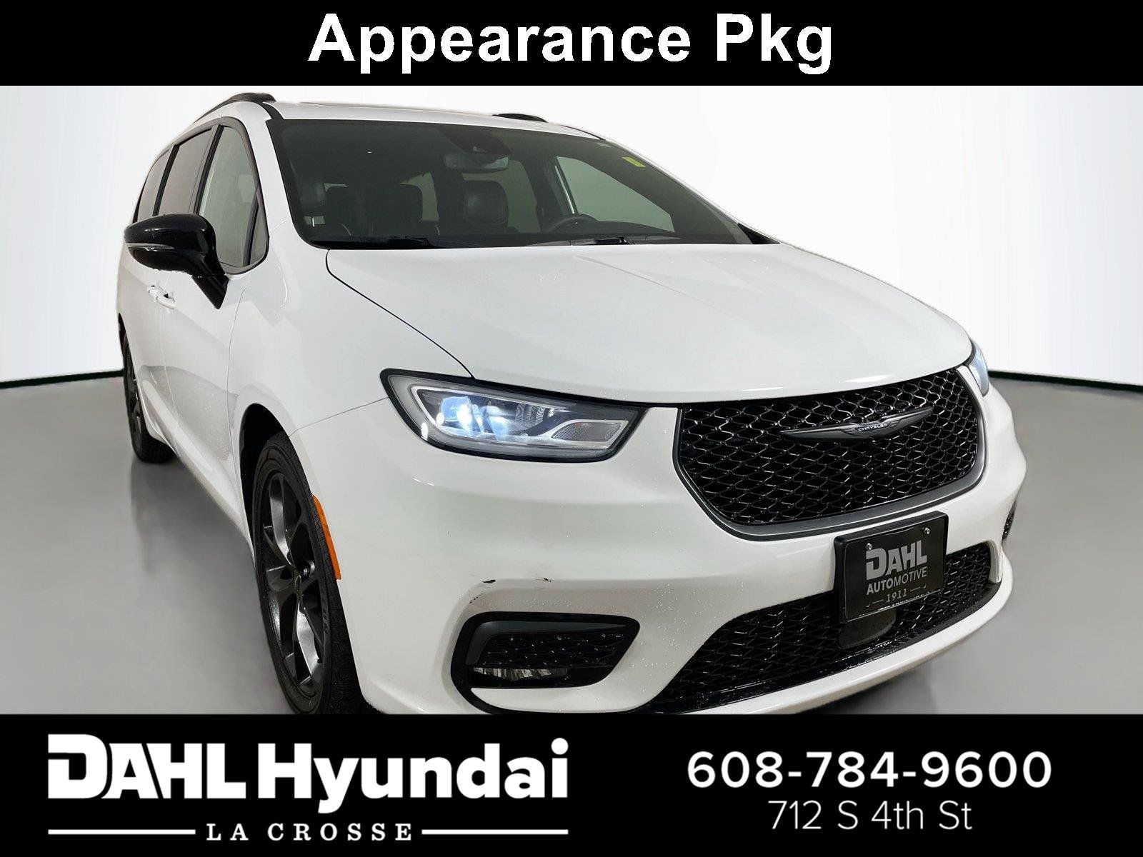 Used 2025 Chrysler Pacifica Limited FWD image 1