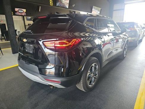 Used 2025 Chevrolet Blazer LT AWD/4WD image 2
