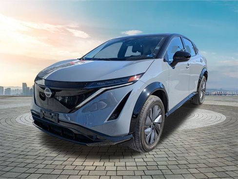 Used 2023 Nissan Ariya AWD image 9