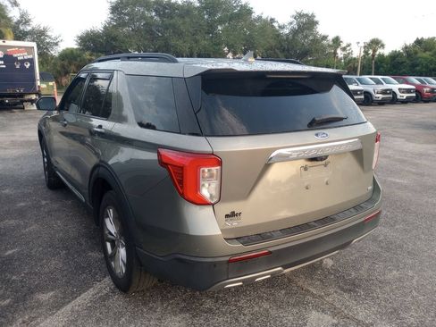 Used 2020 Ford Explorer XLT w/ Equipment Group 202A AWD/4WD image 2