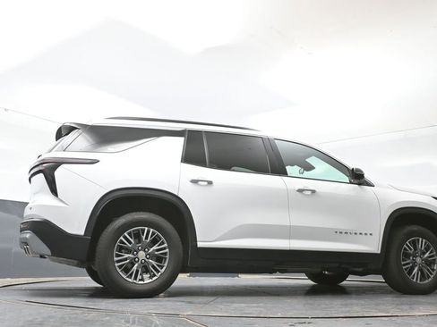 Used 2024 Chevrolet Traverse LT FWD image 50