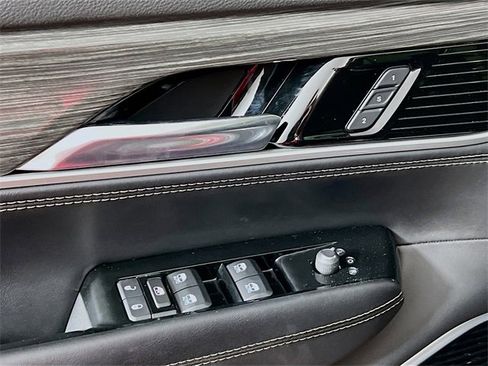 Used 2022 Jeep Wagoneer Series III w/ Premium Group I image 9