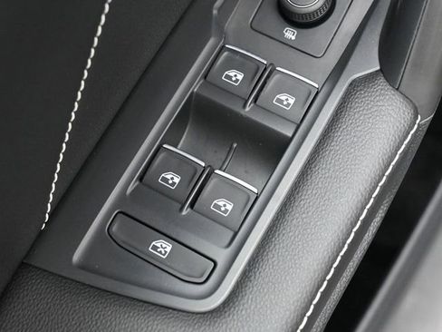 Used 2022 Volkswagen Tiguan SE R-Line image 13