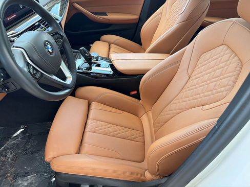 Used 2023 BMW 530i w/ Convenience Package RWD image 5