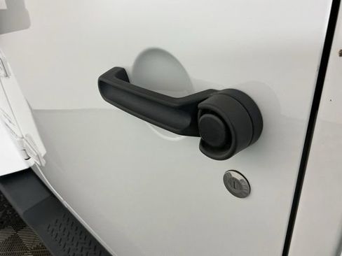 Used 2017 Jeep Wrangler Unlimited Sahara w/ Connectivity Group image 10