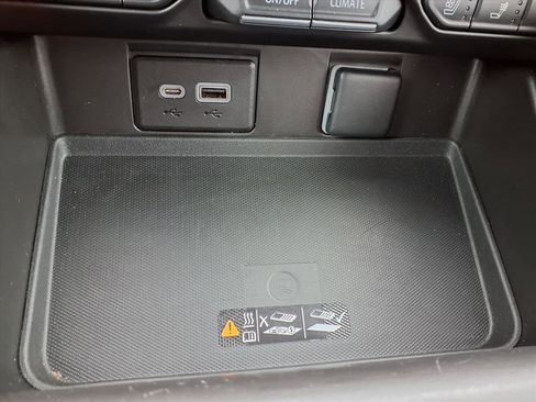 Used 2023 Chevrolet Tahoe High Country image 11